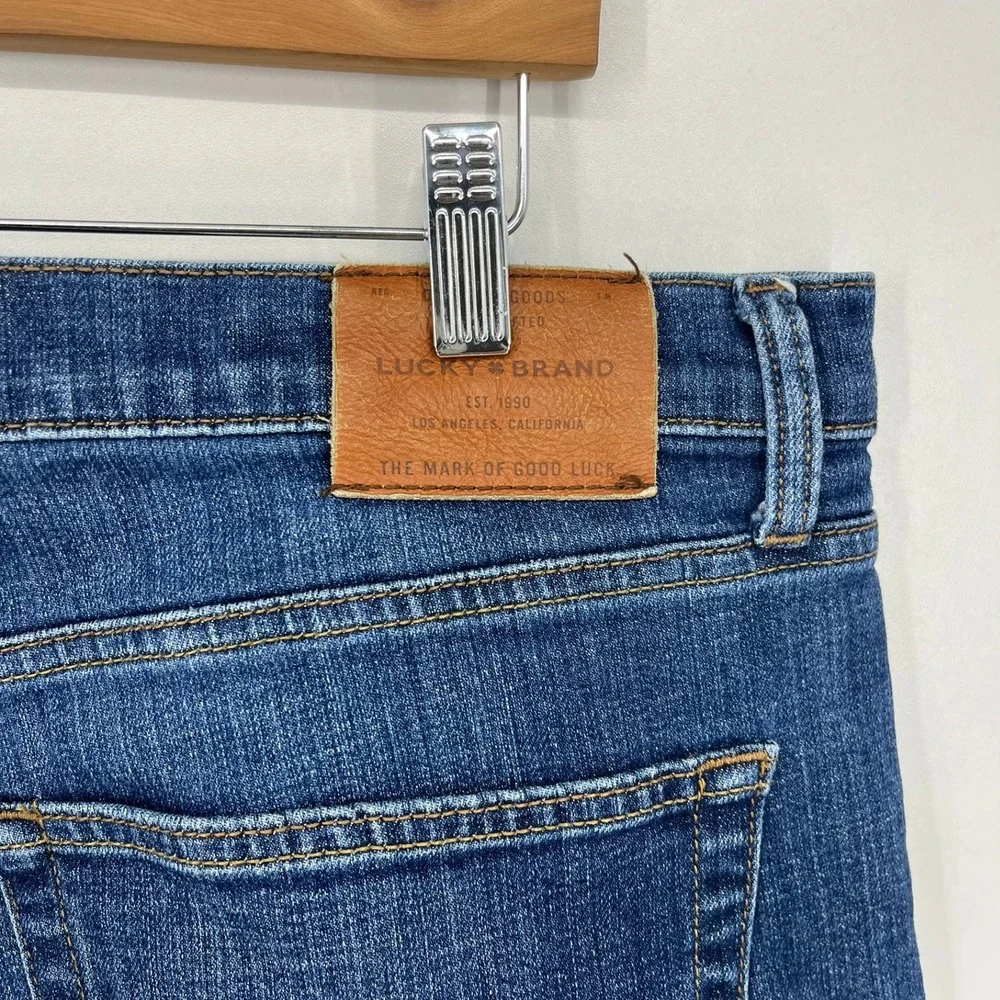 Lucky Brand 221 Straight Mens Jeans Blue Medium Wash 38x32 Denim Pants
